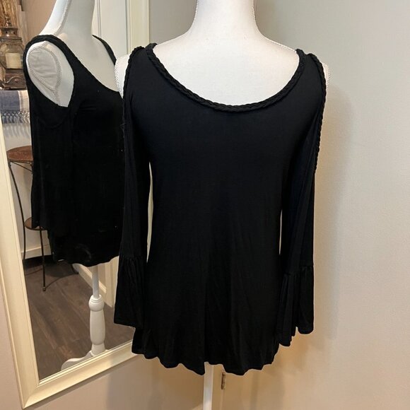 Cable & Gauge Black cold shoulder bell sleeve top, Size Small - Picture 8 of 11